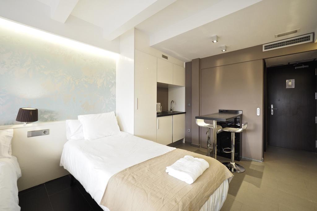 Barcelona Fifteen Central Aparthotel エクステリア 写真